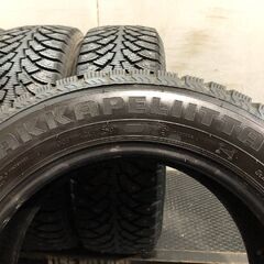 【走行短め】nokian HAKKAPELIITTA 4 205/60R16 16インチ スパイクタイヤ 4本 カップピン ノア プリウスα レガシィB4 SAI等　(KTJ435)クレジットカード QRコード決済可能の画像