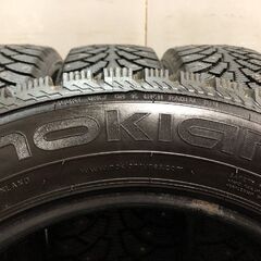 【走行短め】nokian HAKKAPELIITTA 4 205/60R16 16インチ スパイクタイヤ 4本 カップピン ノア プリウスα レガシィB4 SAI等　(KTJ435)クレジットカード QRコード決済可能の画像