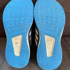 ジョギングシューズ adidas 23.5cmの画像