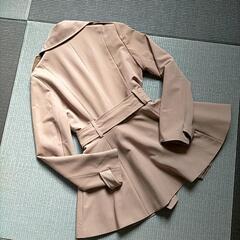 ベージュ  トレンチコートの画像