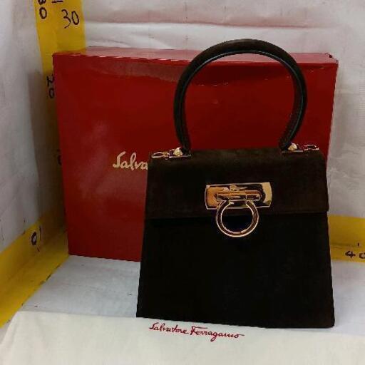 0409-274 ハンドバッグ　ショルダーストラップ．布袋．箱付き