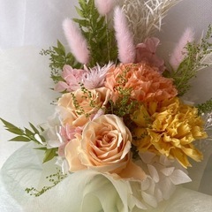 プレゼントにも枯れないお花プリザーブドフラワーミニブーケ作りの画像