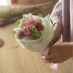 プレゼントにも枯れないお花プリザーブドフラワーミニブーケ作りの画像