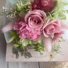 プレゼントにも枯れないお花プリザーブドフラワーミニブーケ作りの画像