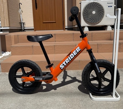 ストライダースポーツモデル12インチ　ヘルメット　膝あて