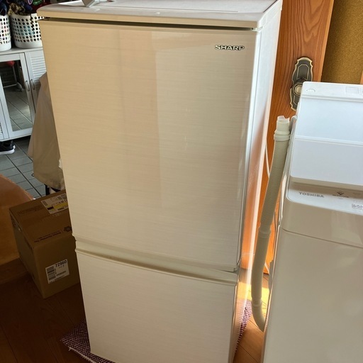 SHARP冷凍冷蔵庫 (きー) 空港通りのキッチン家電《冷蔵庫》の SHARP冷凍冷蔵庫 (きー) 空港通りのキッチン家電《冷蔵庫》の