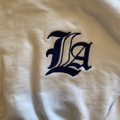 ショート丈LAロゴトレーナーの画像