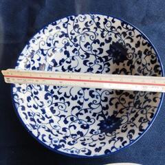 色々な柄大きさの陶器４つまとめての画像