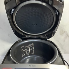 ロ 2504-218 ZOJIRUSHI マイコン炊飯ジャー NL-BU05 2020年製 3合炊き 通電確認済み キズ 汚れありの画像