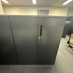 コクヨ製　エディアシリーズ　 木目パネル 書庫　2台あります コクヨ KOKUYO エディア EDIA 両開き扉 上置き書庫 木目タイプ