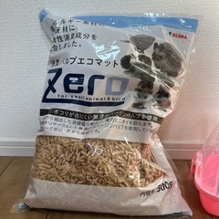 小動物用　床材、キャリーケースの画像