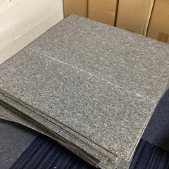 中古タイルカーペット1枚50円