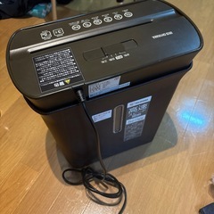 アイリスオーヤマ シュレッダー 家庭用 高速細断3.7m/分 細断枚数8枚 クロスカット 連続使用3分 ダストボックス8.9L A4/65枚収容 コンパクト P8GCD-T ブラウンの画像
