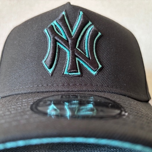 【海外限定】ニューエラ MLB ニューヨークヤンキース 9FORTY Aフレーム ブラック&ティファニーブルー