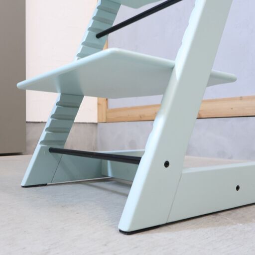 STOKKE(ストッケ)のキッズチェアーTRIPP TRAPP(トリップトラップ)/ソフトミント。幼児期から大人まで末永くお使い頂ける