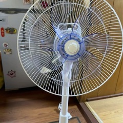 ホワイトの家庭用扇風機
