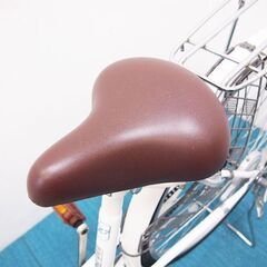 自転車（26インチ）シティサイクル 白 × 茶色バスケット付き DA14の画像