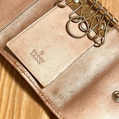 GUCCI メタリックピンク　ハート　6連キーケース の画像