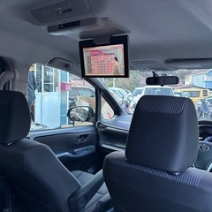 トヨタ ノア HV 7人乗り⭐︎自動車税当社負担！★総額80万円★車検丸々2年付けます！両側パワスラ 後席モニター フルセグTV BT音楽再生 文句なしの機関良好な一台！メールでローン審査ok簡単です♪カーセンサー最安値 お早めに！！の画像