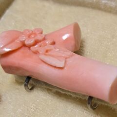 珊瑚 帯留め 和装小物 ピンク珊瑚 アンティーク ボケの花 彫刻品 骨董 レトロの画像