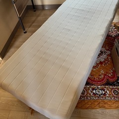 シングルベッド 脚付き マットレスの画像