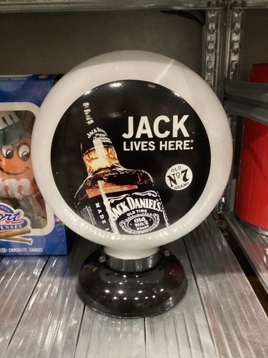 ガレージ店舗にガスランプ　ジャックダニエル