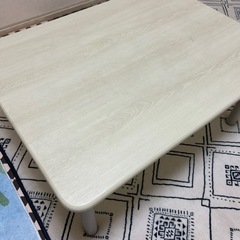 白いローテーブル