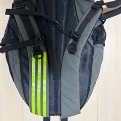 adidas リュック グレー/ライムグリーンの画像