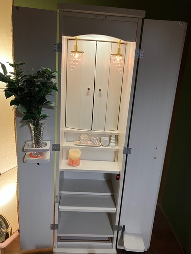 創価学会、家具調仏壇。スワロフスキー灯篭（シャンデリア）