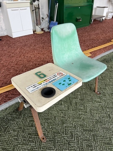 中古椅子6脚まとめて売り(引取限定) 中古品、スタジアムチェアあげます！50脚あります！ (かやのっち) 鯰田