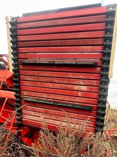 中古品農業機械ポテトハーベスターじゃ芋収穫