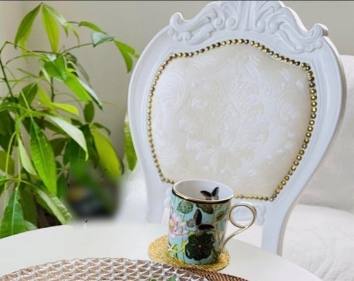 4月20日まで限定【超高級✨】マホガニーのエレガントなヨーロッパサイドテーブル 大幅値下げ！4月限定！【超高級】マホガニーのエレガントな