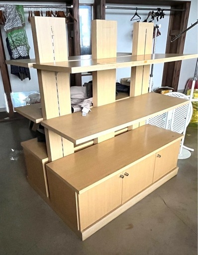 棚　飾り棚　店舗什器　衣類棚　