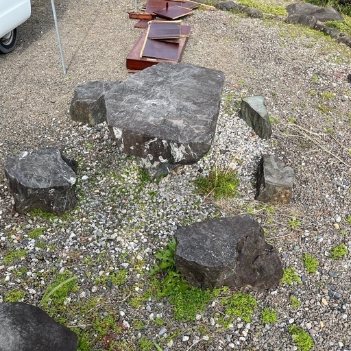 庭石　テーブル　椅子　日本庭園　ガーデニング