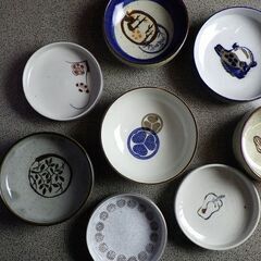 縁が立った皿 1個　50円 の画像