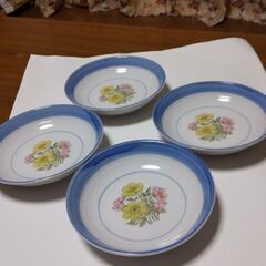 お花のお皿4枚セット