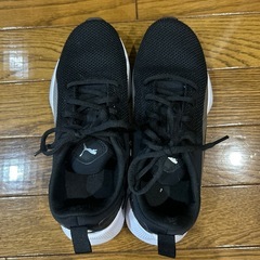 PUMAスニーカーの画像
