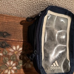 何か購入してくれた方には差し上げます！ adidas ポーチの画像