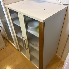  食器棚の画像