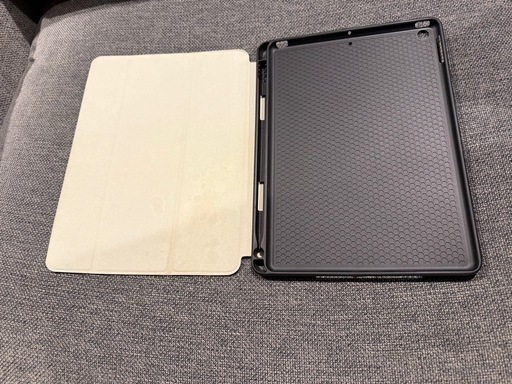 Apple iPad (第9世代) スペースグレー カバー付き 
