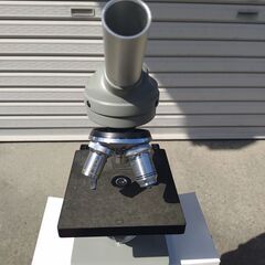 顕微鏡　カ－トン光学　接眼レンズが必要　オブジェとしての画像
