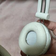 ヘッドフォン ホワイトの画像