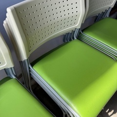 美品 会議イス スタッキングチェア 15脚有りの画像