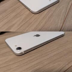 割引あり　美品　iPhone SE2 128GB MHGU3J/A ホワイト　中古iPhoneの画像