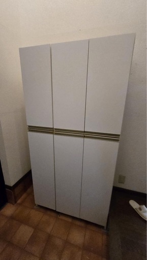 靴棚 いっぱい置けます