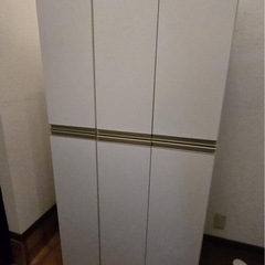 靴棚 いっぱい置けます