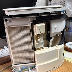 除湿機や空気清浄機などの空調家電の高圧洗浄行います