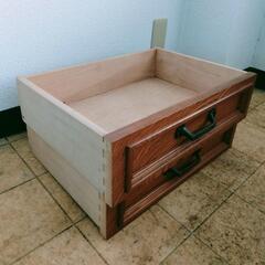 古い家具の引き出し(2つ)の画像