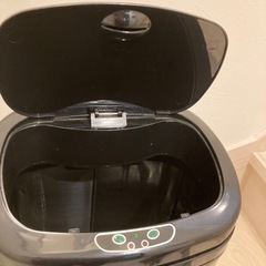 センサー自動開閉ゴミ箱 消臭 清潔 細菌伝播抑制 45L 大容量  シルバー の画像