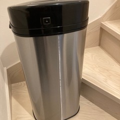 センサー自動開閉ゴミ箱 消臭 清潔 細菌伝播抑制 45L 大容量  シルバー の画像